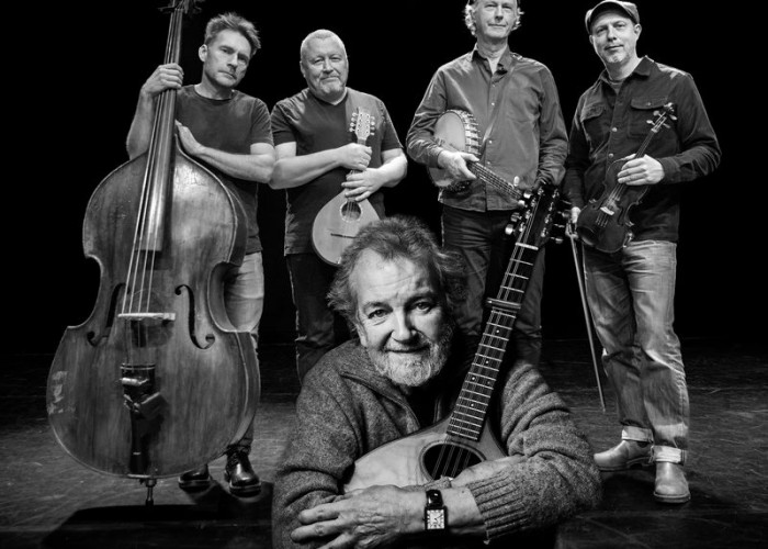 Andy Irvine with Quilty at Birnam Arts