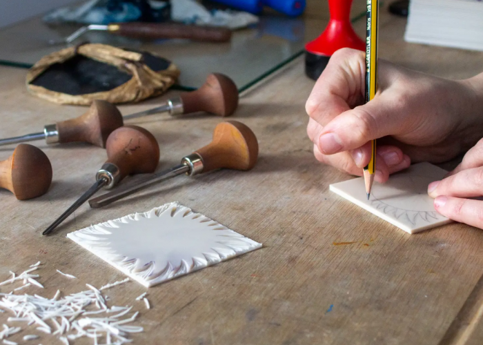 A relaxed lino cut workshop with Abbie Lois at Birnam Arts